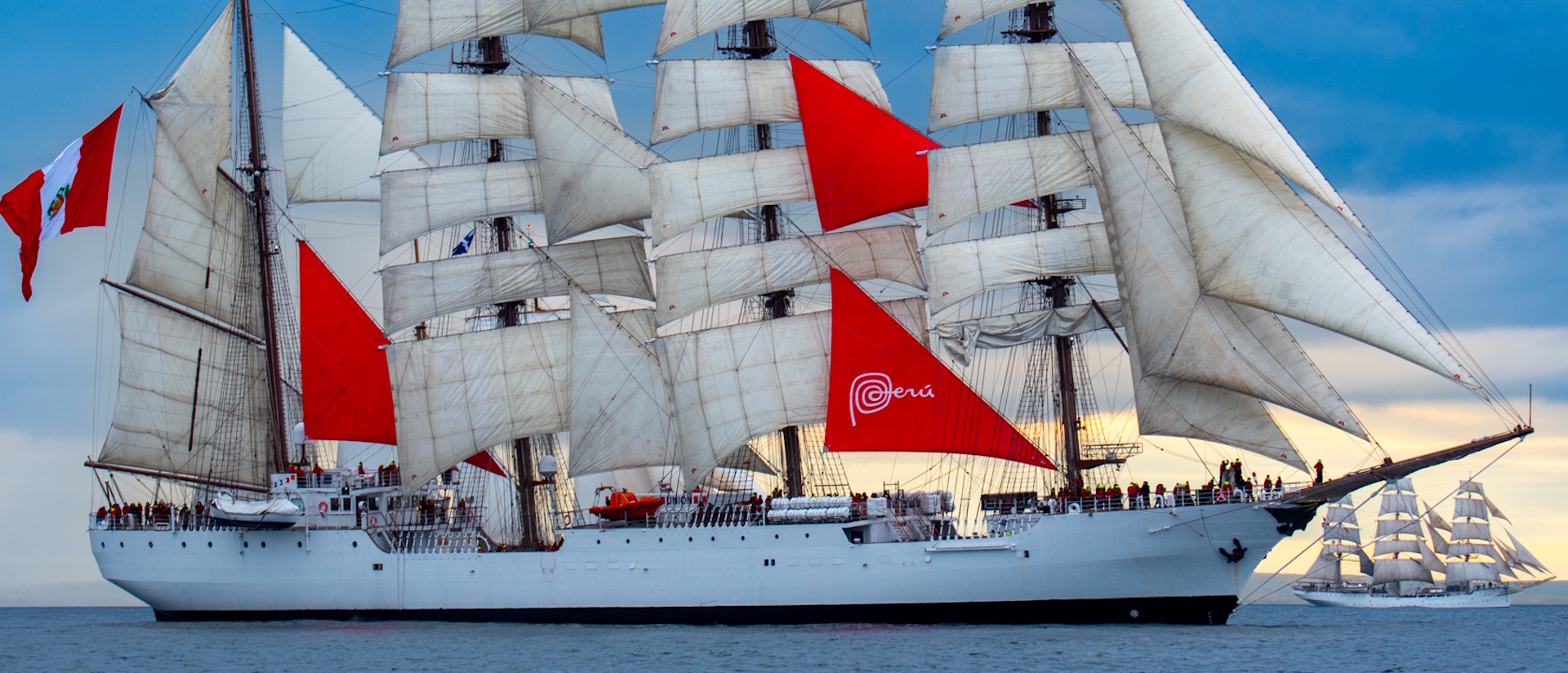 BAP Uni&oacute;n navegando a vela desplegada, buque escuela de la Marina de Guerra del Per&uacute;